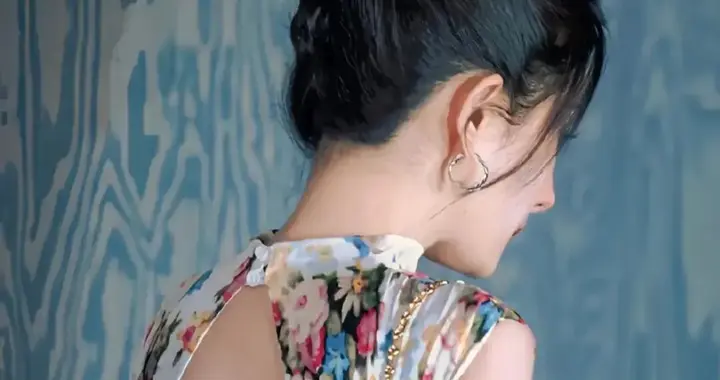 杨幂碎花裙尽显魅力