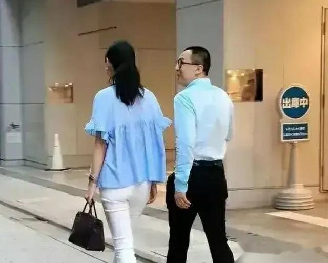 梁洛施|梁洛施被爆获得李嘉诚认可！居住前男友15亿豪宅，顺利熬成小富婆