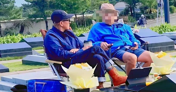 具俊烨近照曝光，仍然坚持陪伴爱妻，徐家投喂成功，比之前胖好多