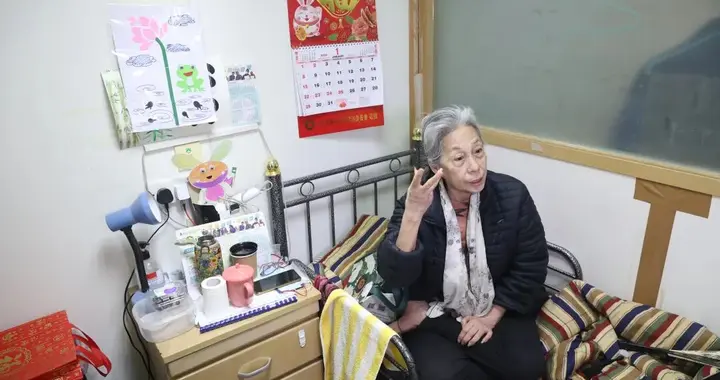 TVB“御用八婆”消失多年，经历离婚破产重病，入住老人院度余生