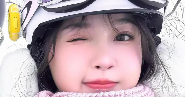 爷爷是钢铁大佬，父亲是上海富豪，她一头扎进娱乐圈混成流量顶流