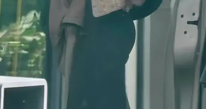 杨幂的幂式穿搭回归，瑜伽裤配运动鞋，时髦又显身材！