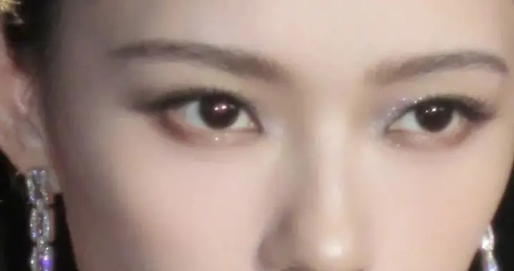 林允：从星女郎到多面艺人的蜕变