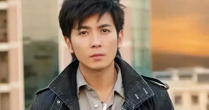 偷鸡不成蚀把米，以为能“毁掉”保剑锋，不料自己先被扒了底朝天