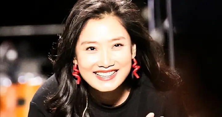 大难临头各自飞！沉寂五个月后玲花官宣好消息，曾毅彻底被抛弃？