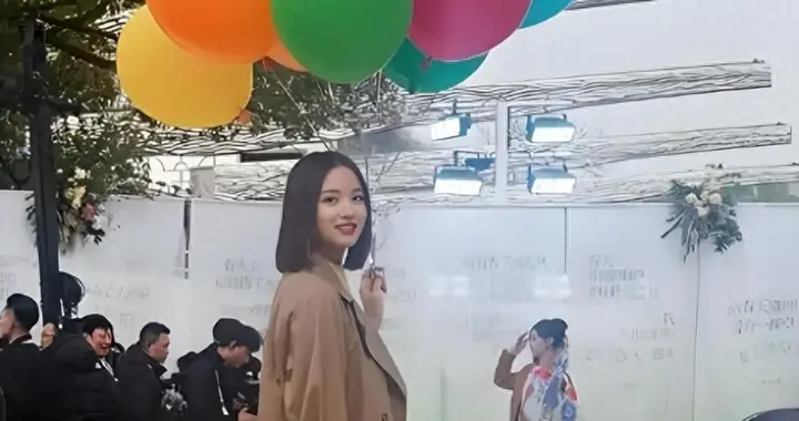 拒绝30亿豪门，怀孕六个月春晚惊艳全场：张梓琳的人生不是豪门