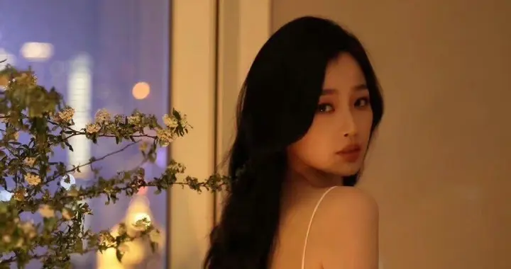 虞书欣白裙子写真 ???