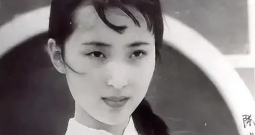 毕彦君：曾与陈晓旭执手10年，前妻离世他泣不成声，今生活低调