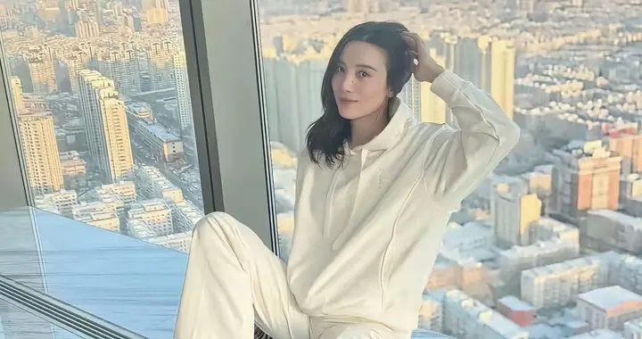 宋佳这大脚丫子好看，真的是从头美到脚。