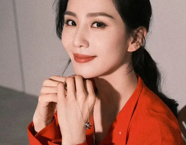 刘诗诗，造型多变可甜可御