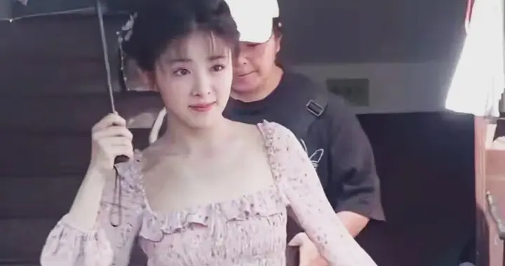 “甜妹天花板”张含韵近照曝光！网友：她是不是偷藏了防腐剂？