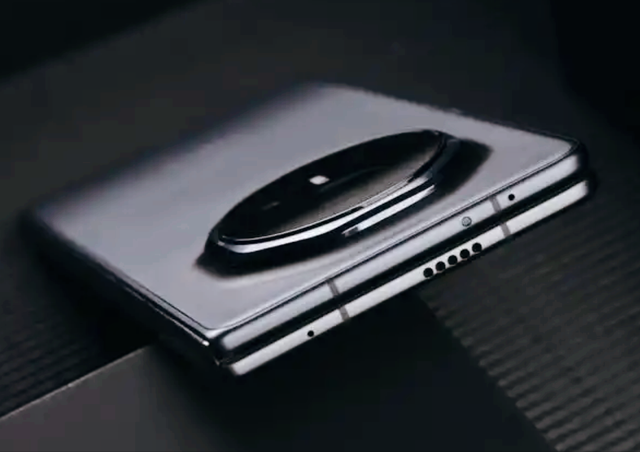 荣耀Magic V5到底有多猛？性能怪兽+极致轻薄，续航更是强劲