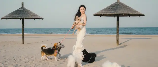 霍思燕“女儿”上热搜后，她的京郊别墅曝光，占地5亩，能养孔雀