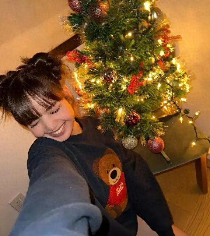 Lisa在圣诞节二登疯马秀，由男友三公子陪同，直接打脸洗白的粉丝