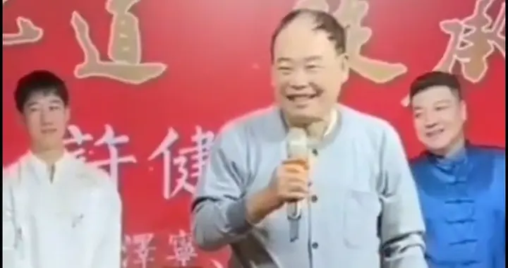 天津老相声师傅收徒掀师门笑料，75岁兄弟当众发飙背后藏着啥隐情
