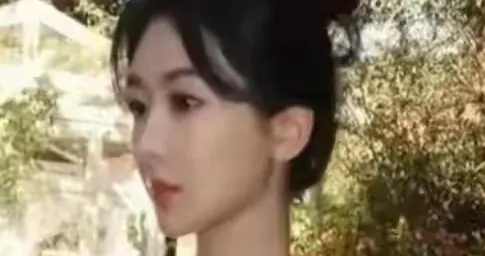 杨紫身材杨柳细腰！直角肩蜜腿腰、皮肤细嫩网友：哇塞美爆了