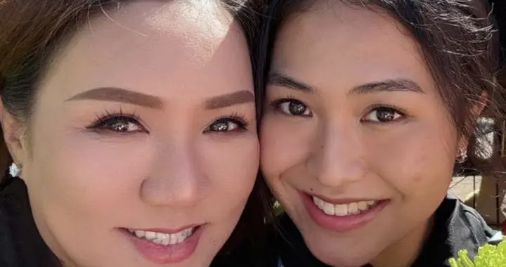 黎瑞恩见证23岁女儿大学毕业，赴澳洲参加毕业礼，自曝从头哭到尾