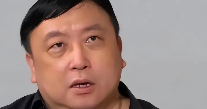 王晶猛曝陈百强死因，32年“情伤殉情”谎言被戳穿