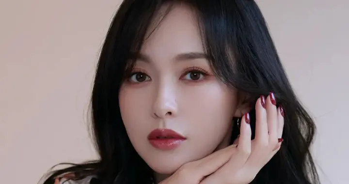 唐嫣最新行程引粉丝担忧，罗晋新剧却冲第一，夫妻事业调转了!