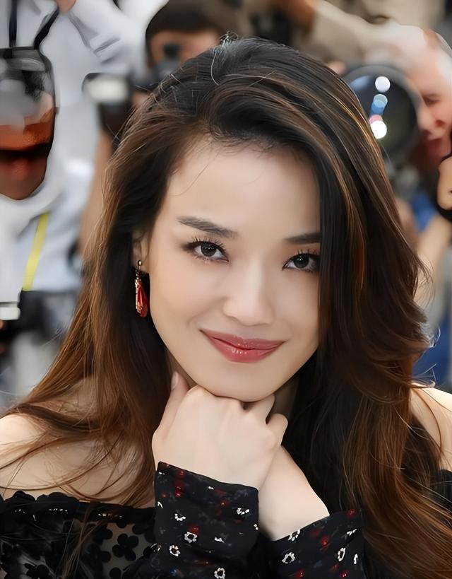 49岁舒淇再破“天花板”，这一次，她让冯小刚和整个娱乐圈沉默了