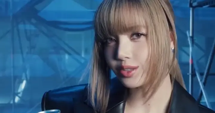 Lisa又来内娱试水！团队打擦边球赚钱，线上四人代言地广被除名