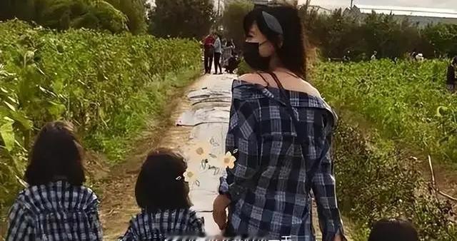 王力宏仨子女令人担忧，大女儿11岁疑还未上学，李靓蕾精神变化大