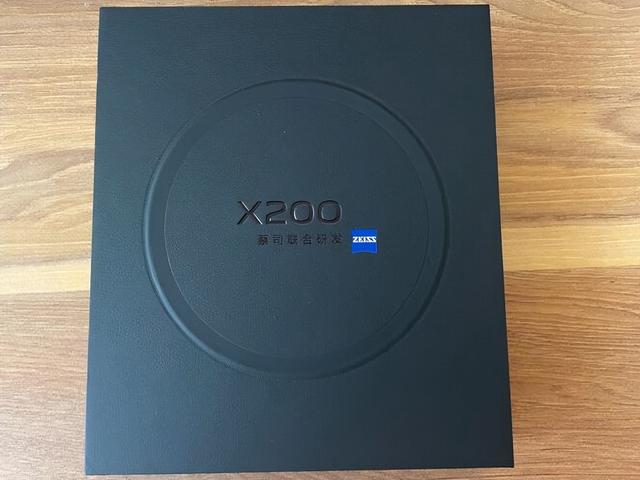 国产手机黑马诞生了？天玑9400+蔡司长焦影像，福利来得很突然！