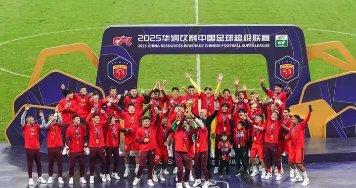 中超大结局！海港3连冠仅1天，3大名将或集体离开，武磊泪洒球场