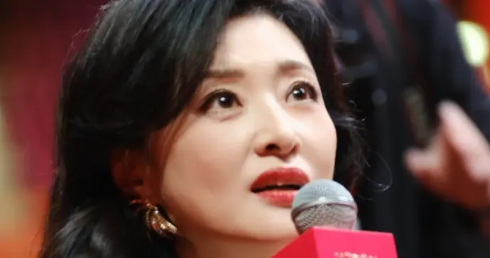 主持人周涛今日线下活动美拍，简直是美丽动人的妈咪，太耀眼