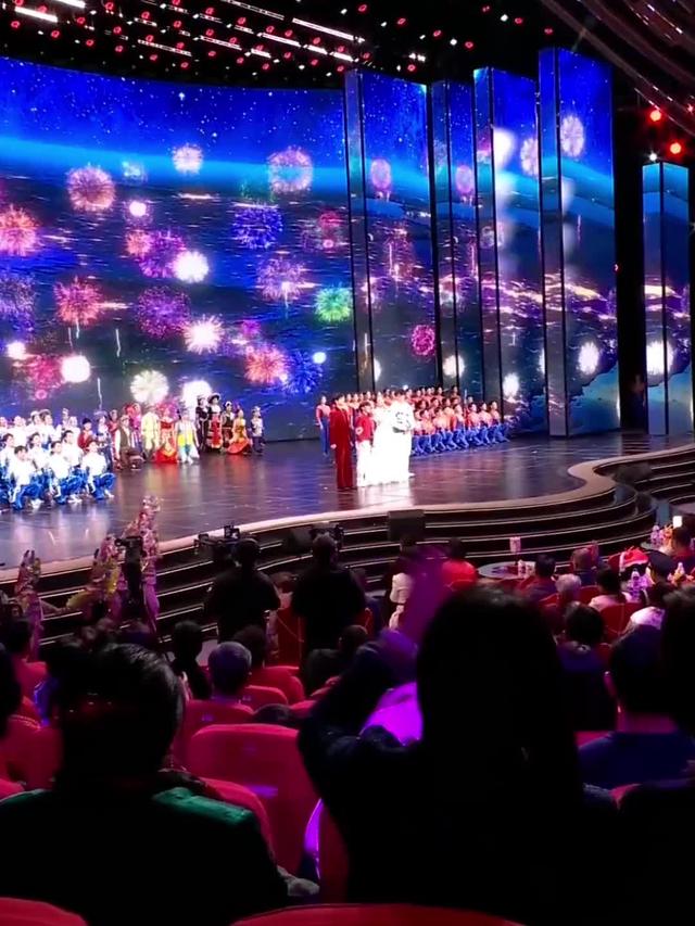 黄绮珊|黄绮珊首次回应春晚被网友说嘴巴大 牙齿黄，网友看后：心态真好！