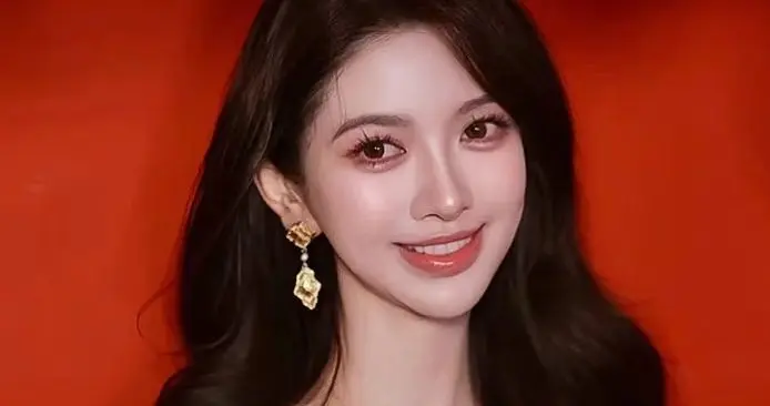 叶珂欢庆女神节，海边大秀曼妙好身材，靠女儿稳拿黄晓明抚养费！