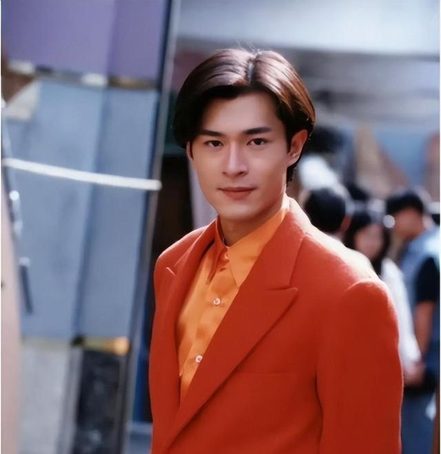 初见时帅的惊为天人，但是花期却很短，颜值很快就坍塌的5位明星