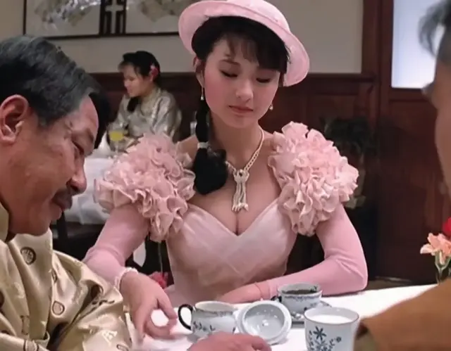 拉低胸口的李赛凤能有多美？僵尸片美人榜她能进前三！