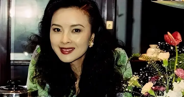 回国五天后安详离世！生前花20万美元盖学校，弥留之际包机回中国?