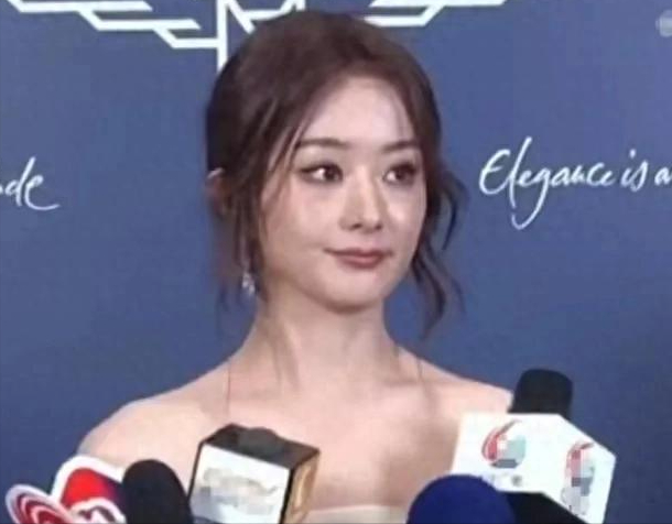 面相变了！看活动上“挂脸”的赵丽颖，何炅评价的含金量还在上升