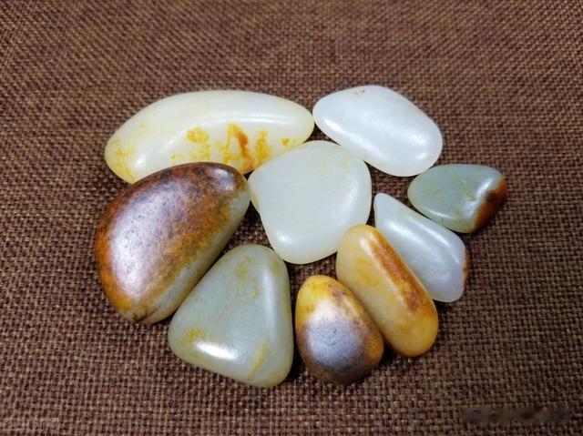 和田玉籽料|和田玉籽料的特点，玉石爱好者应该了解的常识