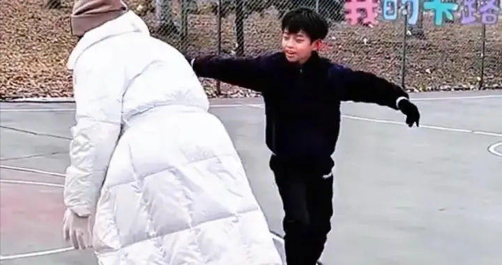 大S一对子女回北京过年！张兰全程陪伴，小箖儿露正脸太像汪小菲