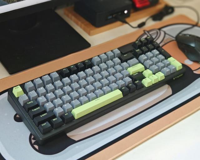 紧凑高效新选择：雷柏V700DIY-98，98键塞进完整数字区