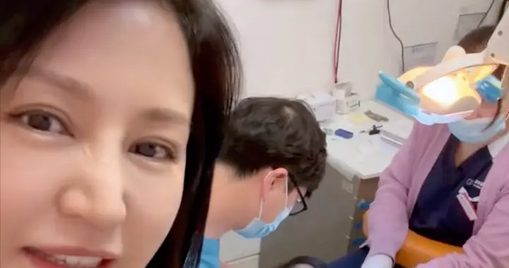 鲍蕾带17岁贝儿摘牙套，中途哭喊太疼，陆毅握女儿手急出满头大汗