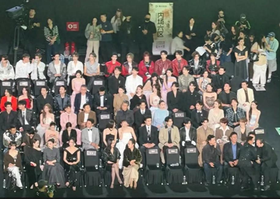 2025星光大赏内场直击：C位、热聊、争议全是瓜