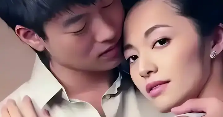 曹郁没想到，与自己官宣离婚仅1天，姚晨就因凌潇肃“深陷泥潭”