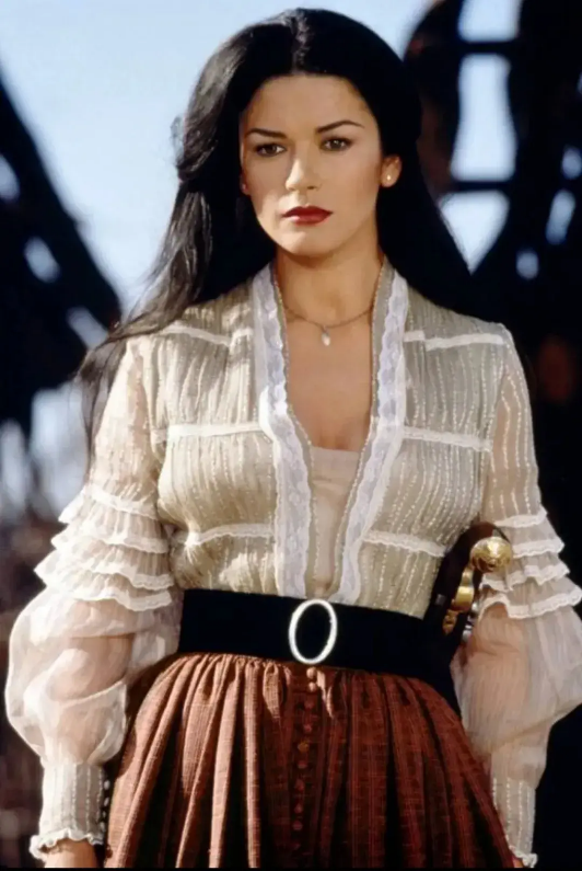 泽塔·琼斯：英国第一美人，从艳压球花到颜值崩塌，婚姻摧残至深