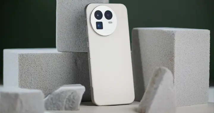 真我“不講武德”！驍龍8至尊+144HZ直屏+120倍變焦，跌至2366元