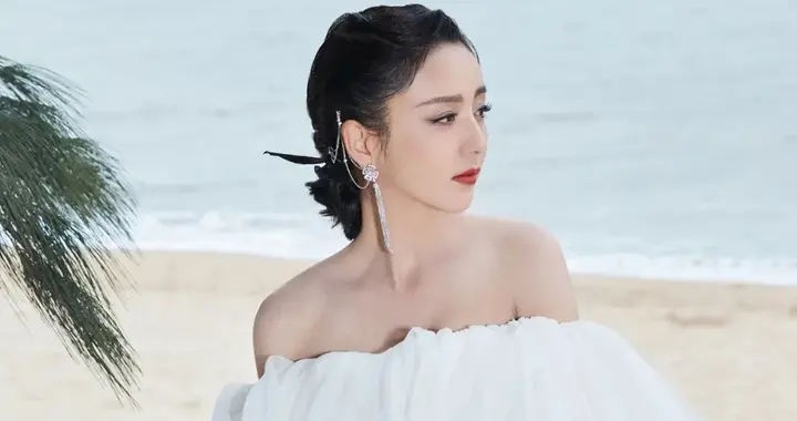 佟丽娅海边大片