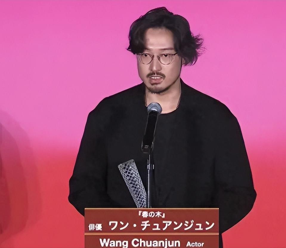 演都不演了！王传君获封影帝不到24小时，令人恶心的一幕就发生了