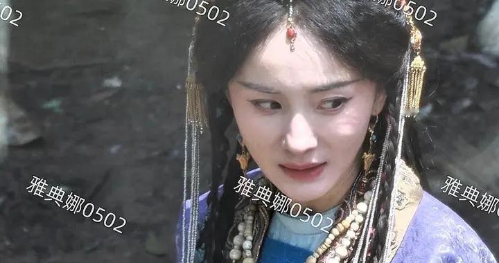 杨幂紫衣造型真漂亮可惜她太瘦了状态疲惫，没有展现出美貌与贵气