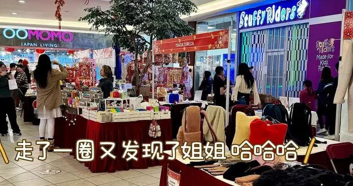 59岁王祖贤逛超市被偶遇！暴瘦后穿白丝袜有少女感，吃饭还戴口罩