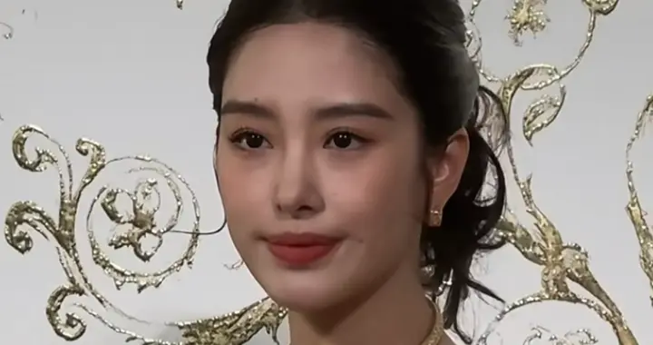 杨采钰被质疑缺钱了，最新活动一脸憔悴，嫁豪门生娃还要频繁站台