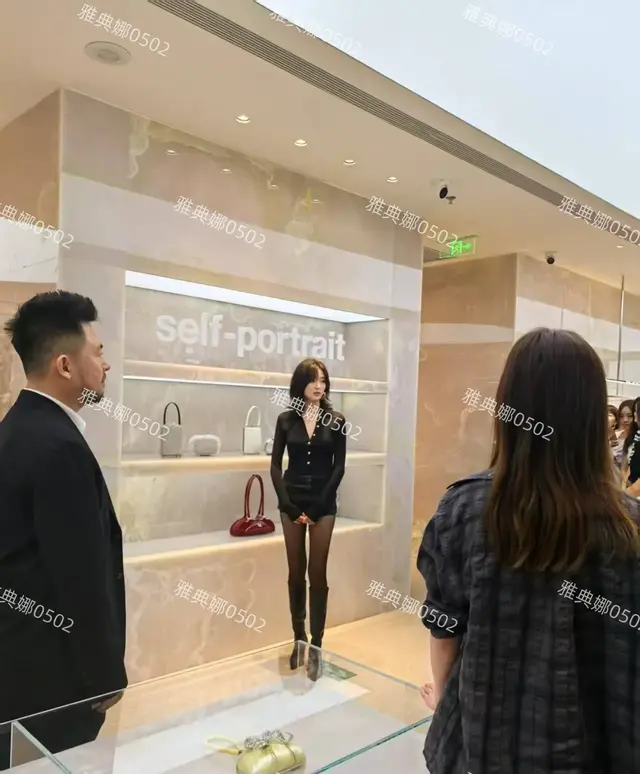 内娱的大长腿不止关晓彤一个， 孙千的大长腿更绝又细又直比例逆天