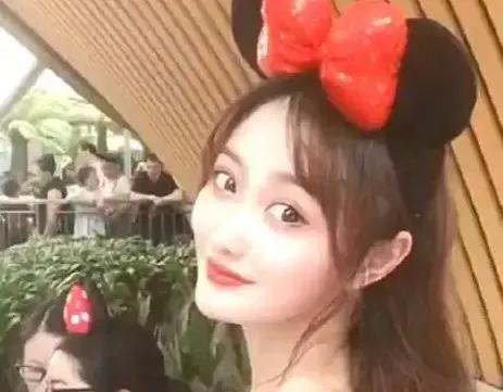 买超|张嘉倪前夫买超高调三亚度假！身边女伴已不是邵晴！